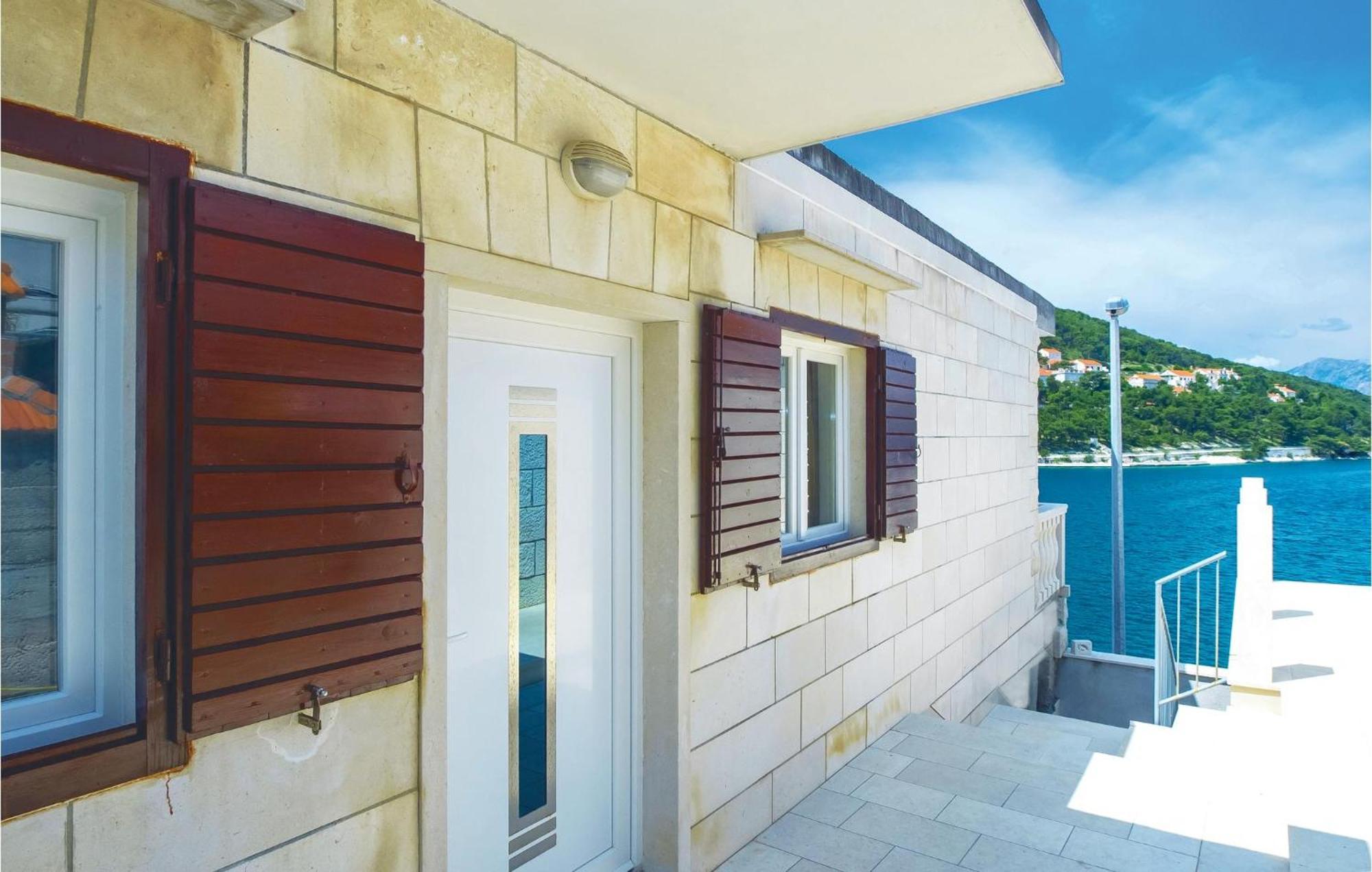 Beautiful Home In Pucisca With Wifi Extérieur photo
