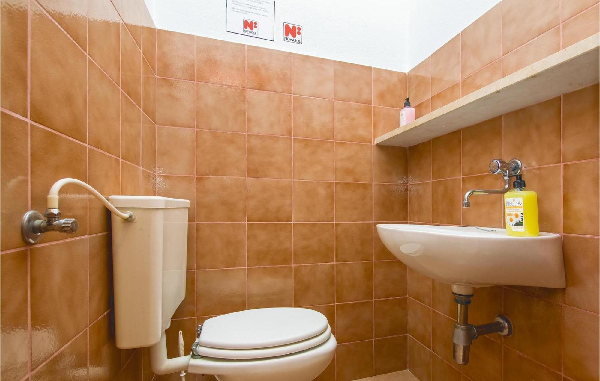 Beautiful Home In Pucisca With Wifi Extérieur photo