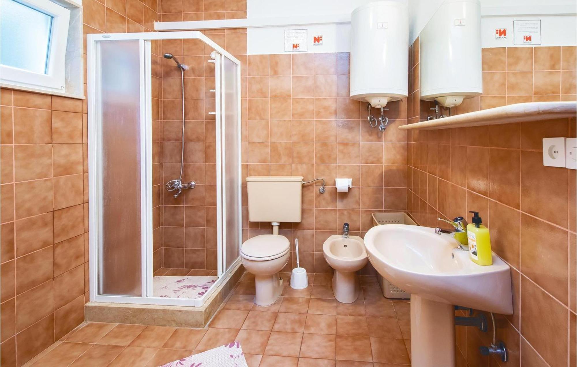 Beautiful Home In Pucisca With Wifi Extérieur photo