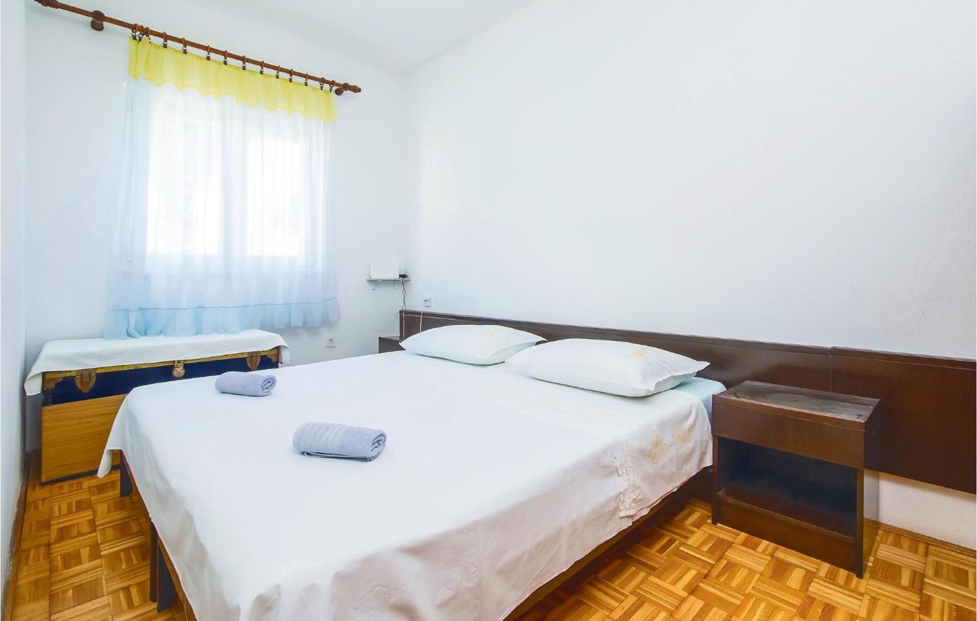 Beautiful Home In Pucisca With Wifi Extérieur photo